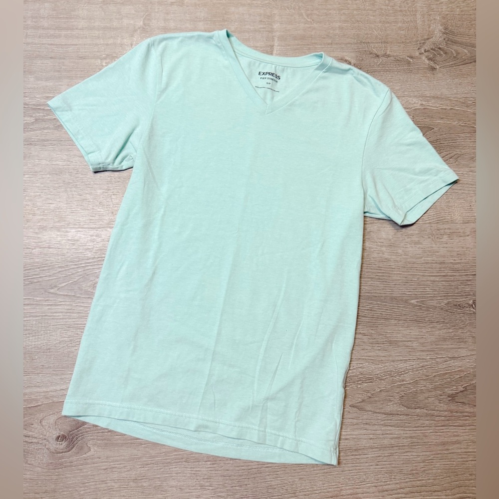 •EXPRESS• V NECK TEE